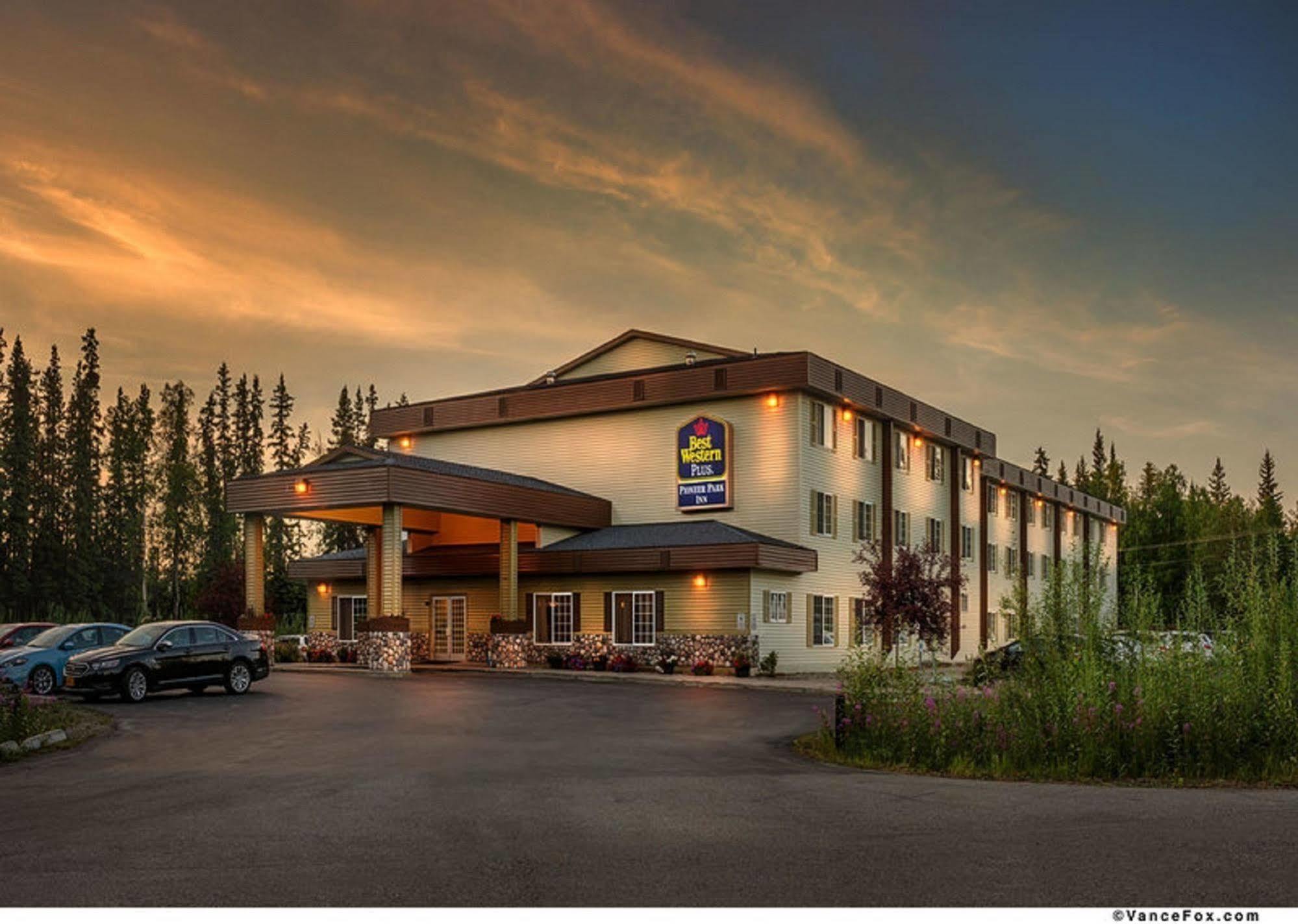 Best Western Plus Pioneer Park Inn Fairbanks Extérieur photo